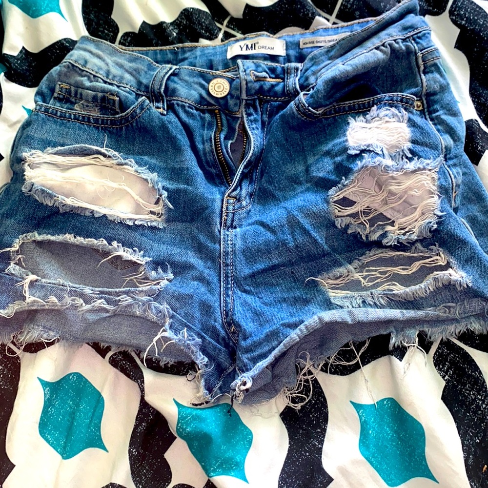 I am selling rip jean shorts